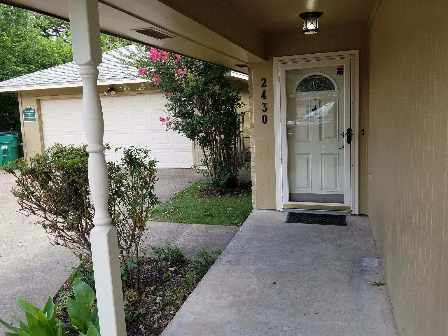 2 bed, 1.5 bath, 1000 sqft, $1,650 — Photo 2