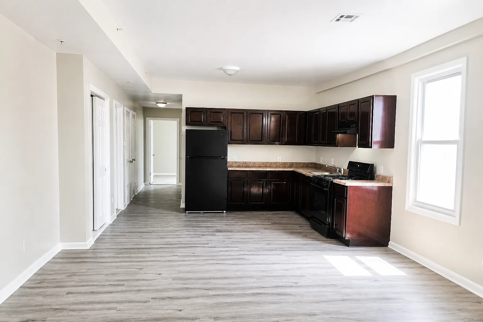 3 bed, 1.5 bath, $2,295 — Photo 4