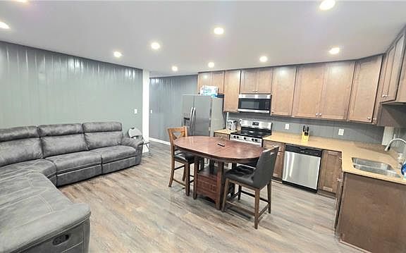 3rd image of 115 Apricot St #B