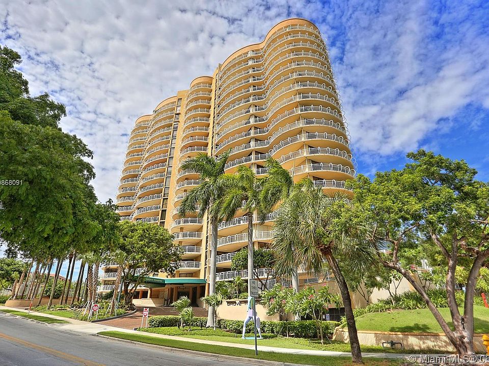 1st image of 2843 S Bayshore Dr APT P4a