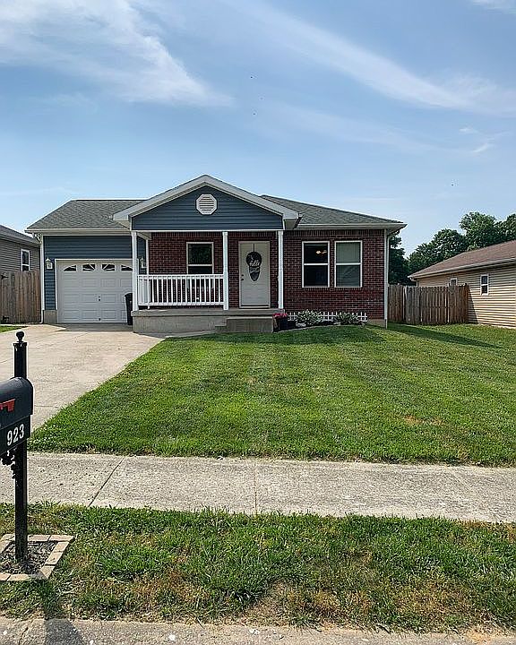 1st image of 923 Twin Oaks Dr