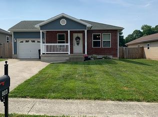 923 Twin Oaks Dr, Henryville, IN 47126