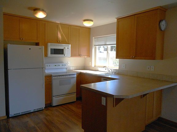 2nd image of 919-23 24th St Unit 923