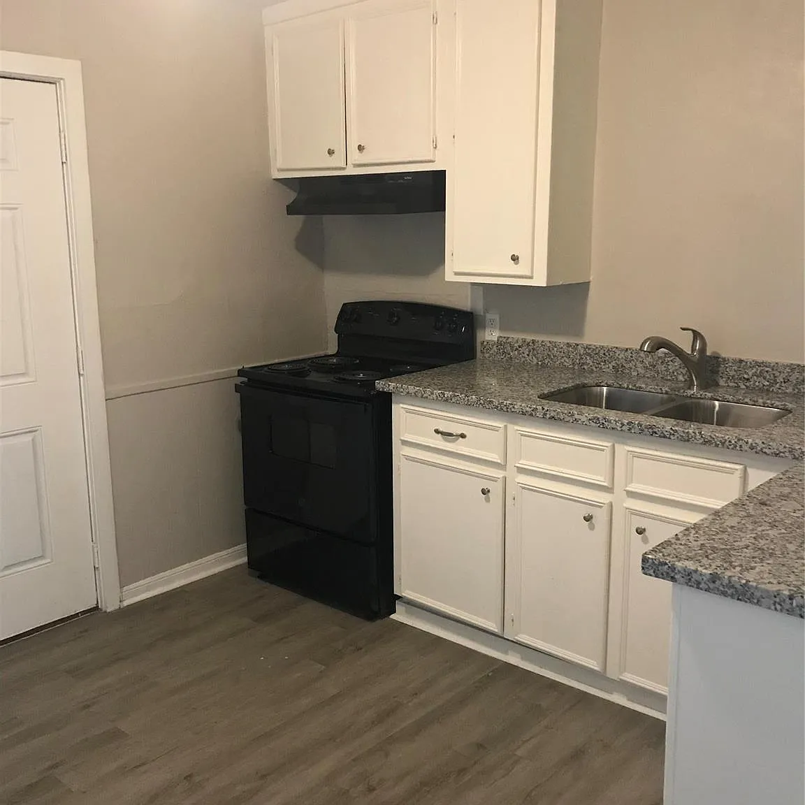 4 bed, 2.0 bath, 1000 sqft, $1,500 — Photo 4