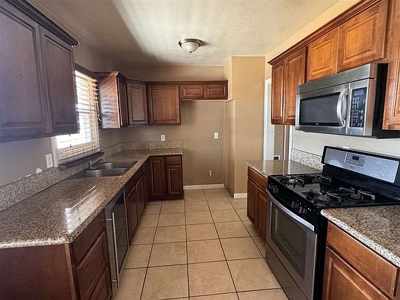 4th image of 1418 S 10th Ave