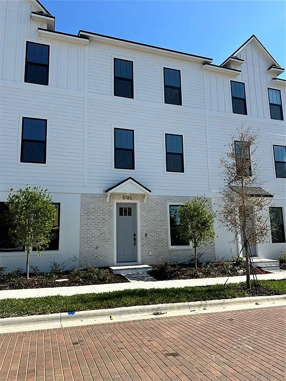 3 bed, 2.5 bath, 1846 sqft, $2,850 — Photo 2