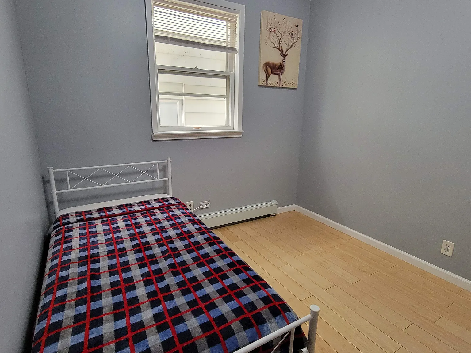 131 Grace St — Photo 3
