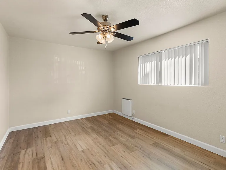 Briarwood Apartments - Riverside, CA — Photo 22