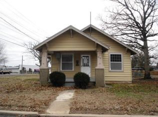 513 Pearl St, Monett, MO 65708