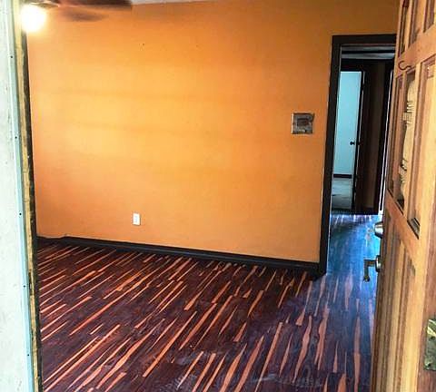 2nd image of 2107 Campbell St
