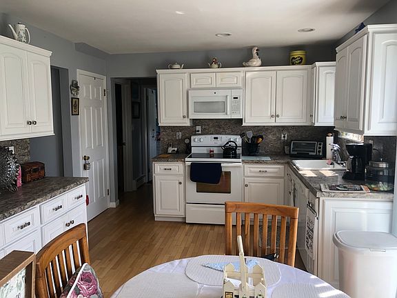 5th image of 61 Meadow Ct