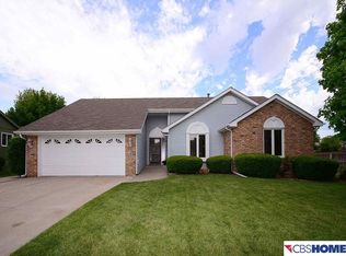 1706 Savannah Dr, Papillion, NE 68133