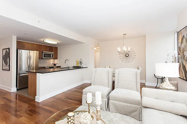 Sold by Nestseekers | media 11