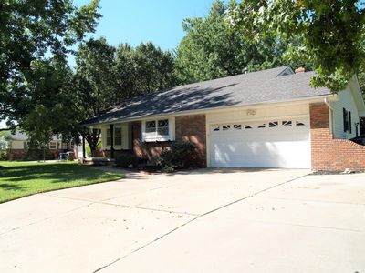 713 N Brook Forest Rd, Derby, KS, 67037