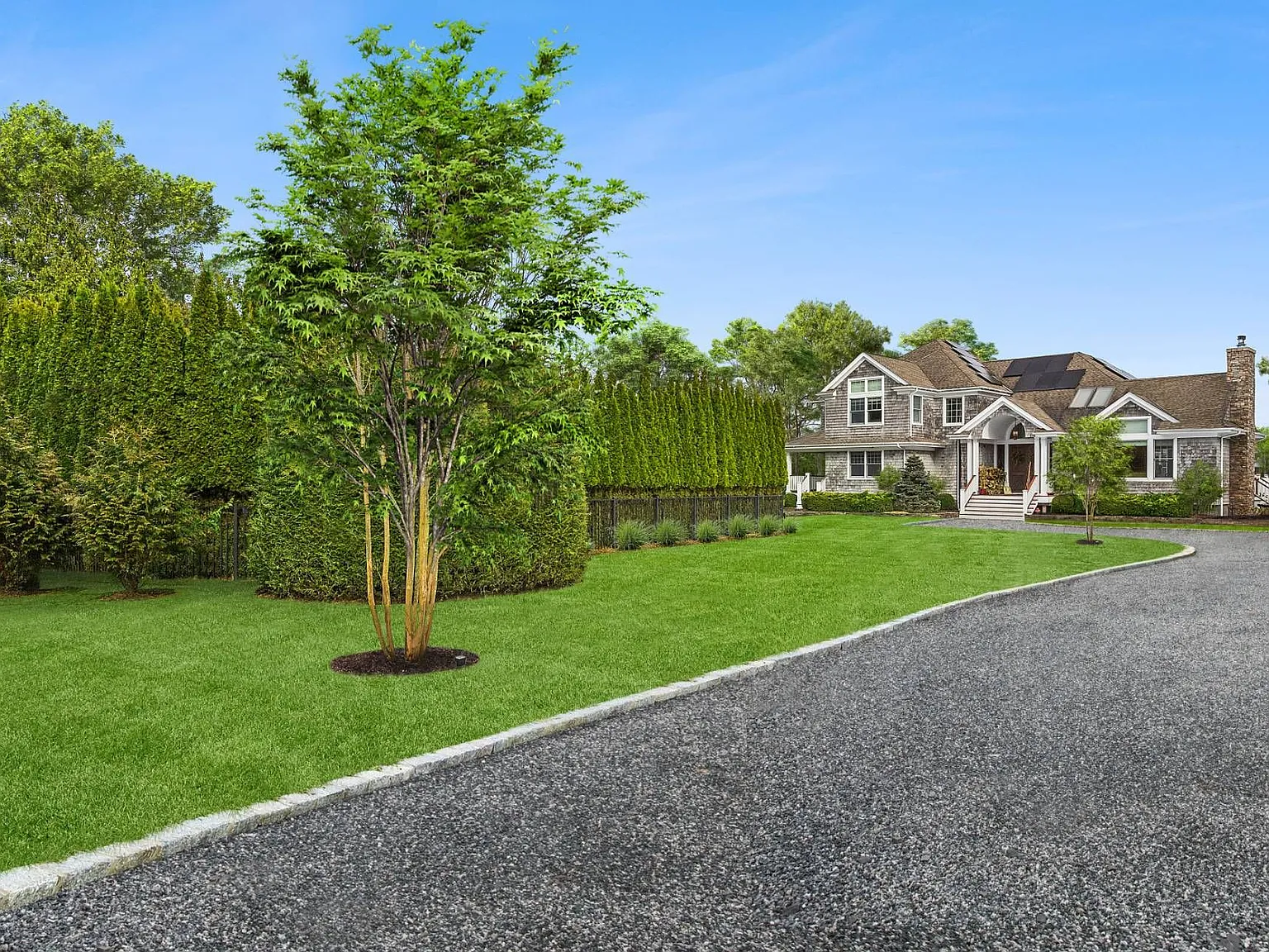 4 bed, 4.0 bath, 3679 sqft — Photo 3