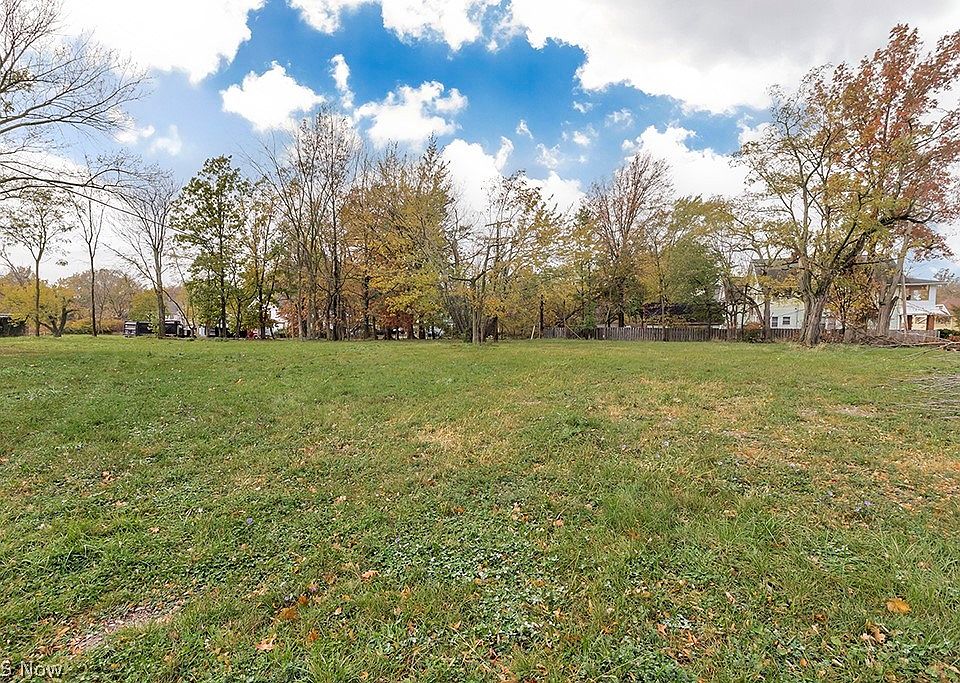 2nd image of 17913 Euclid Ave
