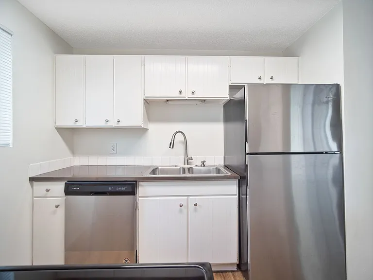 Renovated 1bd/1ba Millwood Apartment | A/C | Covered Parking | Pet Friendly | Avail 9/1/26 — Photo 4