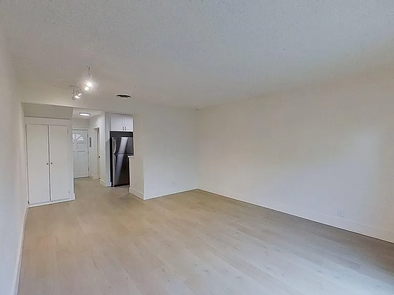 443 W Valencia Dr — Photo 8