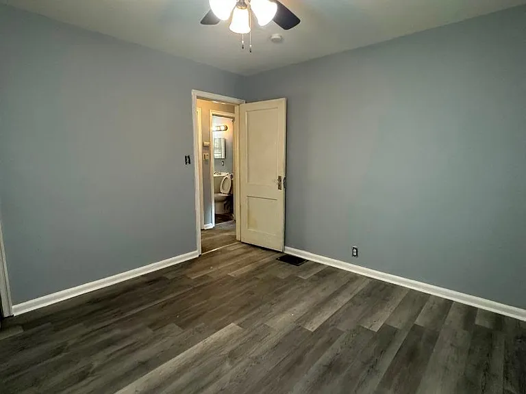 1621 Oliver Ave — Photo 6