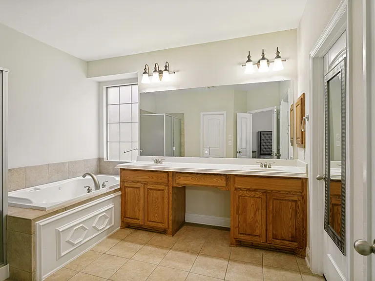 412 S Hampton Ct — Photo 13