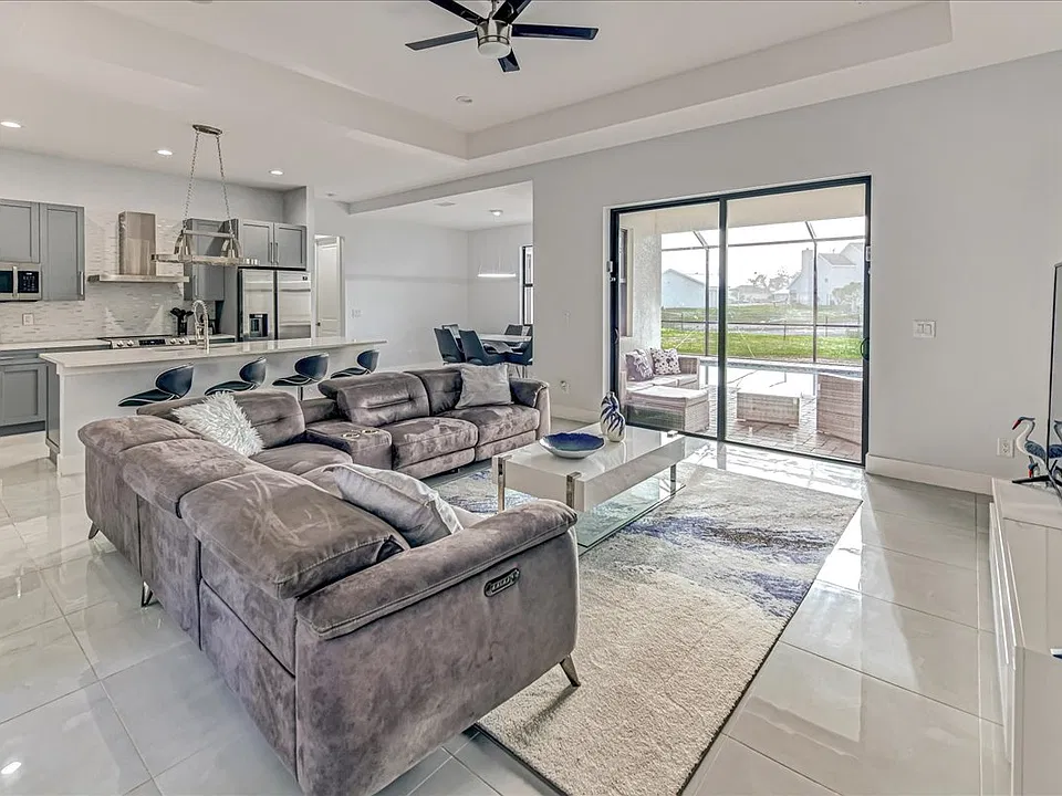 1009 SW 15th Pl