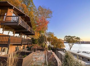 37 Annett Ave, Edgewater, NJ 07020