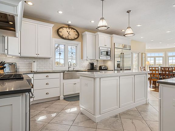 Kitchen - Main Level