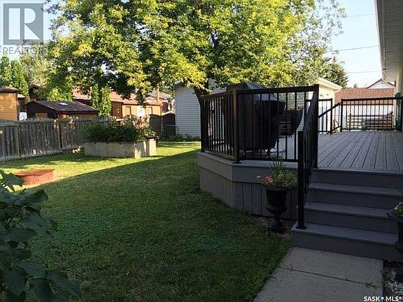 2nd image of 402 4th Ave W