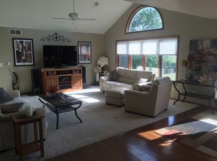 808 Pioneer Rd, Reinbeck, IA 50669