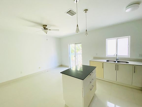 4th image of 6889 Bay Dr #102
