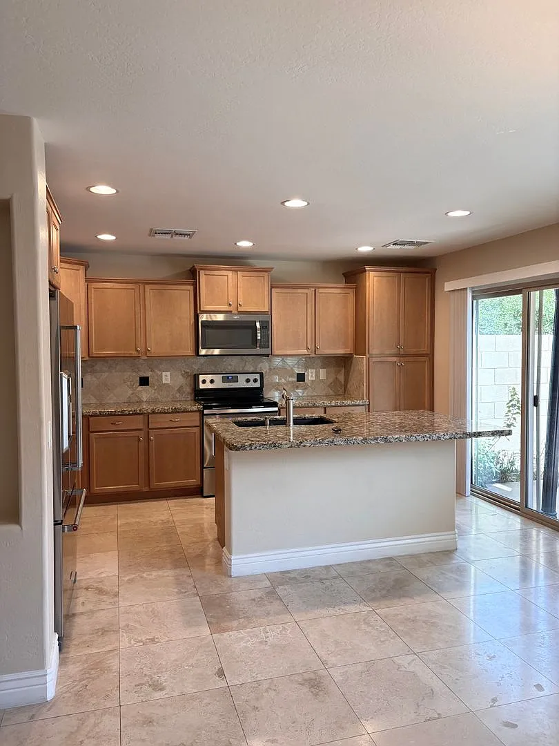 **Stunning 4 Bedroom/3 Bathroom/2 Car Garage/Gated Community Home In Mesa (Southern & Lindsay)** — Photo 2