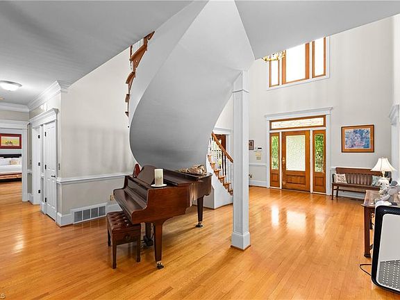 5th image of 3052 Greenhouse Rd