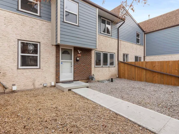 18 Willowdale Pl NW, Edmonton, AB T5T 1Z4