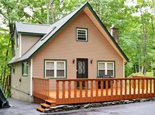 102 Cougar Ct, Dingmans Ferry, PA 18328
