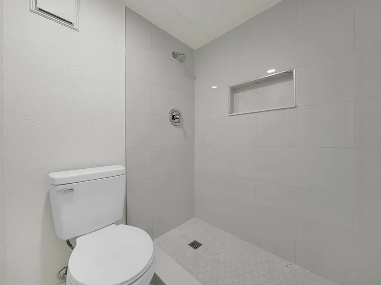 1300 Rivercrest Blvd — Photo 13