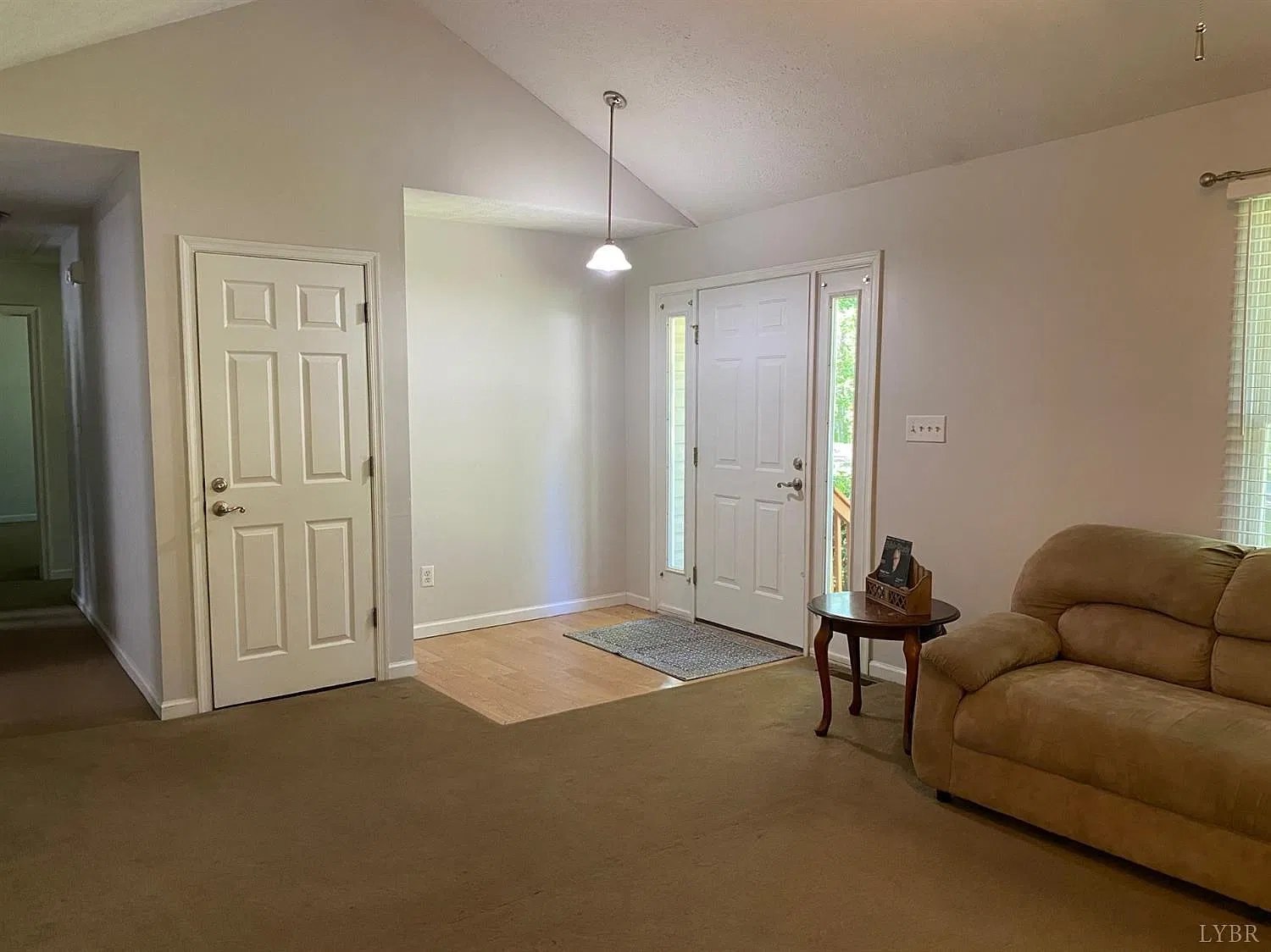 3 bed, 1200 sqft, $1,975 — Photo 4