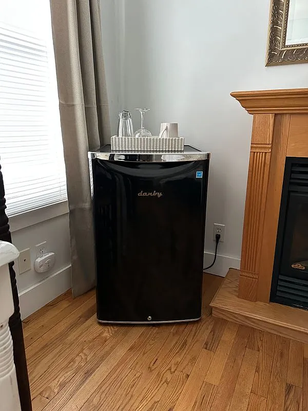 Studio, 1.0 bath, 287 sqft, $700 — Photo 4