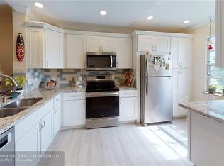 2001 Lincoln A, Boca Raton, FL 33434