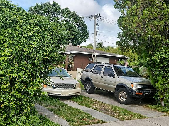 3rd image of 999 NE 159th St