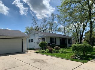 101 Hickory Ave, Streamwood, IL 60107