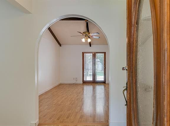 4th image of 324 Hurst Dr