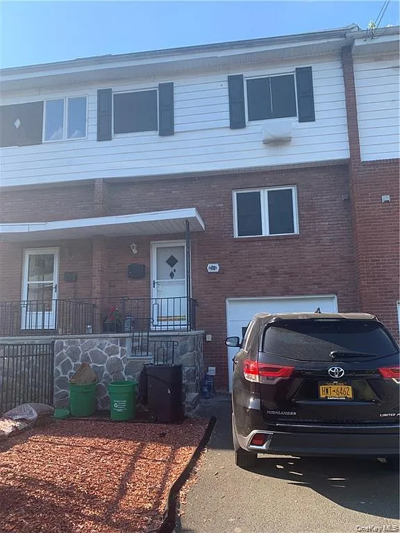 3 bed, 1.5 bath, 1380 sqft, $3,600 — Photo 1