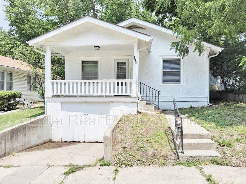 1st image of 110 W Linden Ave