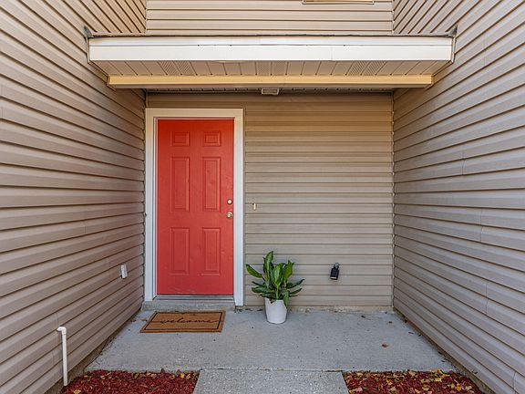 3rd image of 1010 Rockport Dr