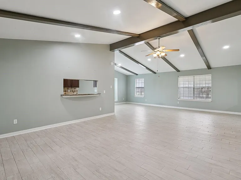 3919 Galway Ln — Photo 7