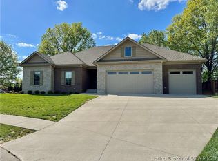 1005 Golf Pointe Dr, Jeffersonville, IN 47130