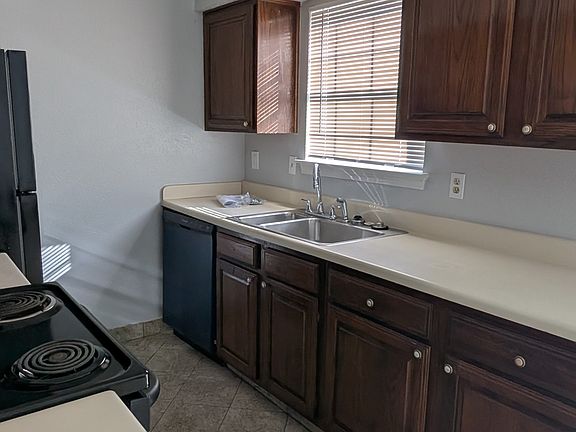 4th image of 913 Vedral Pl