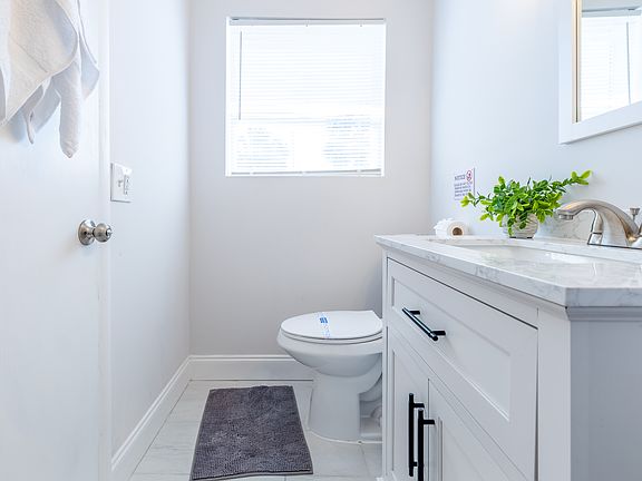 5th image of 2748 NE 32nd St #1