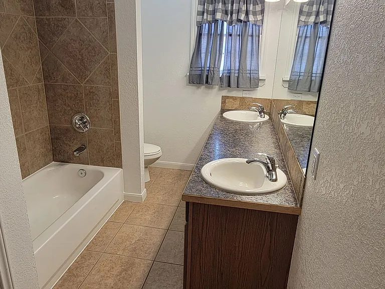 1515 S Abilene Ave — Photo 15