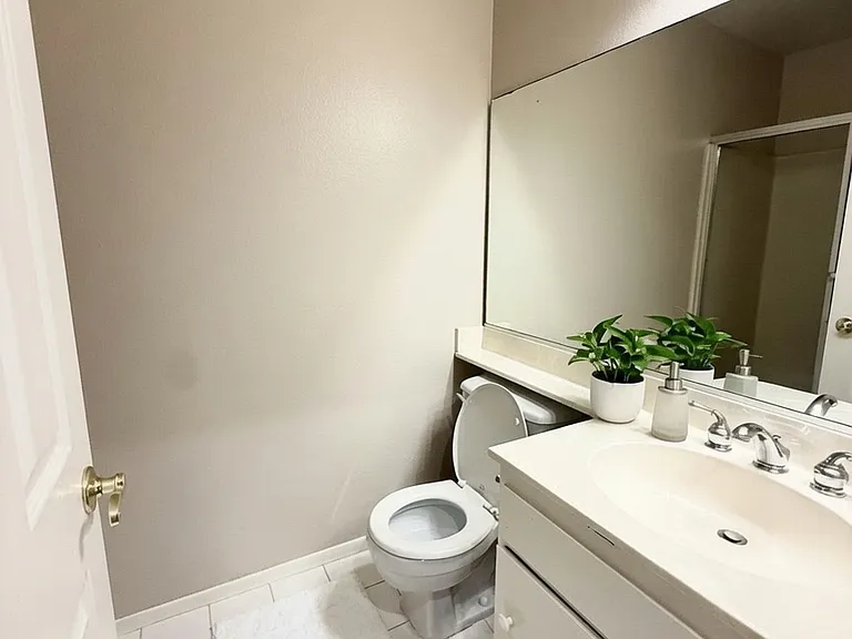 400 N Myers St N #10 — Photo 13